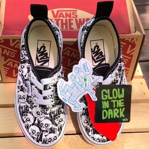 NWB- VANS special edition GLOW IN THE DARK💚👻🖤
